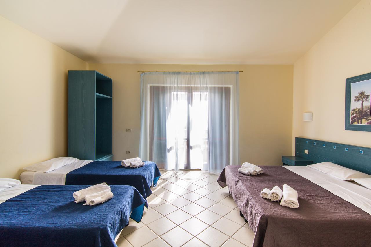 Nelema Village Resort Сан Никола Арчела Стая снимка